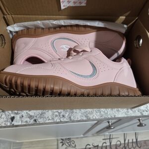New In Box Pink Hobibear Sneakers. Gum Bottom . Say Its Like Walking Bare Foot.